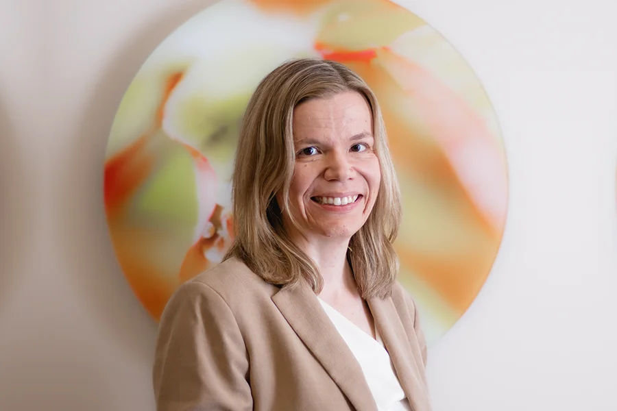 Catherine Mosher, a psychology professor at the School of Science at IU Indianapolis, smiles and poses.